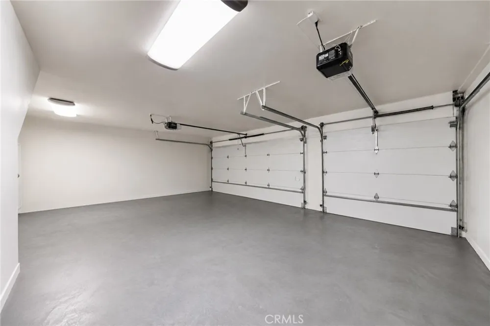 2927 Park Center Los Angeles, CA 90068