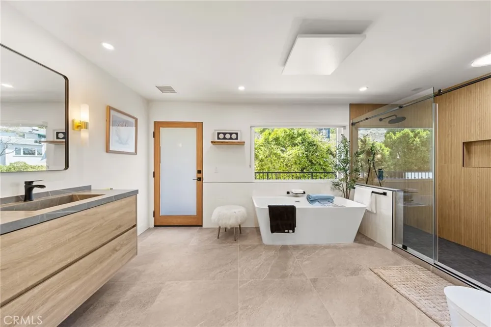 2927 Park Center Los Angeles, CA 90068