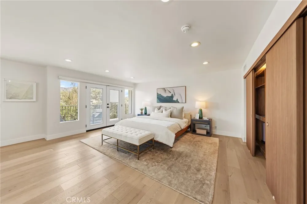 2927 Park Center Los Angeles, CA 90068