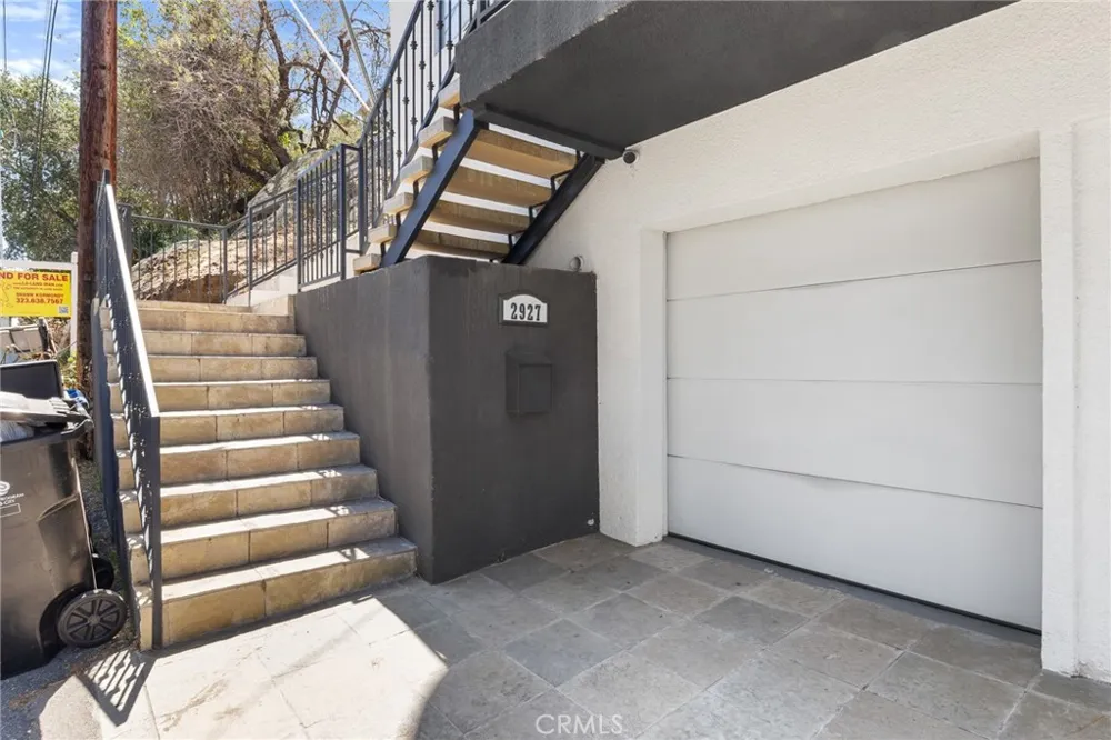 2927 Park Center Los Angeles, CA 90068