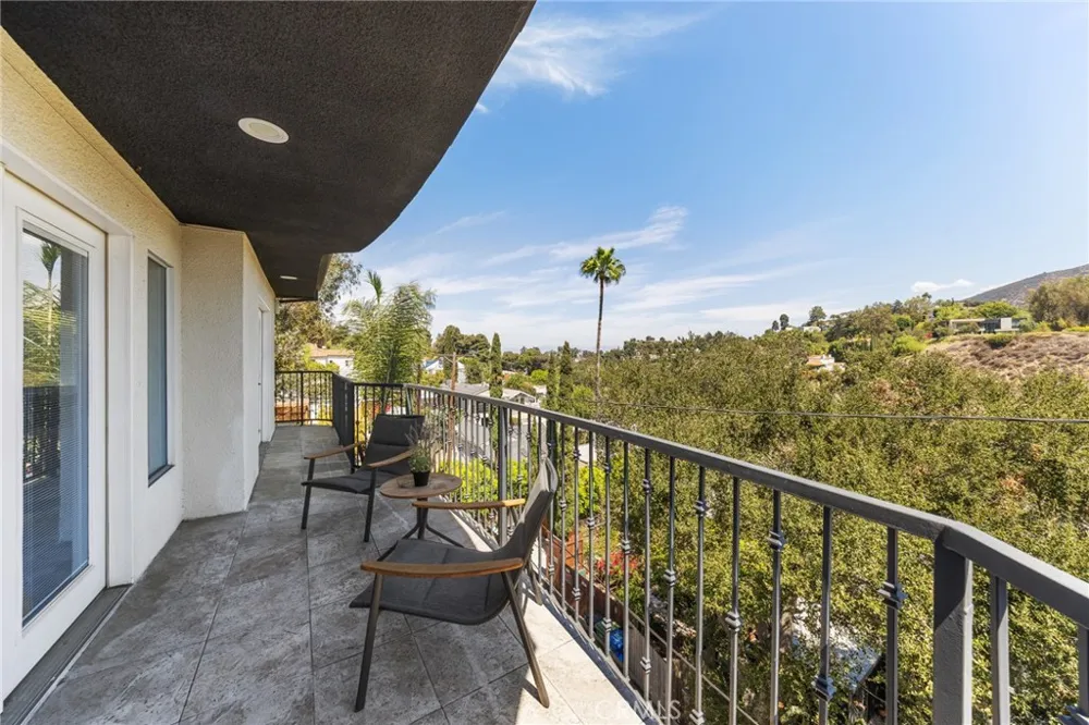 2927 Park Center Los Angeles, CA 90068