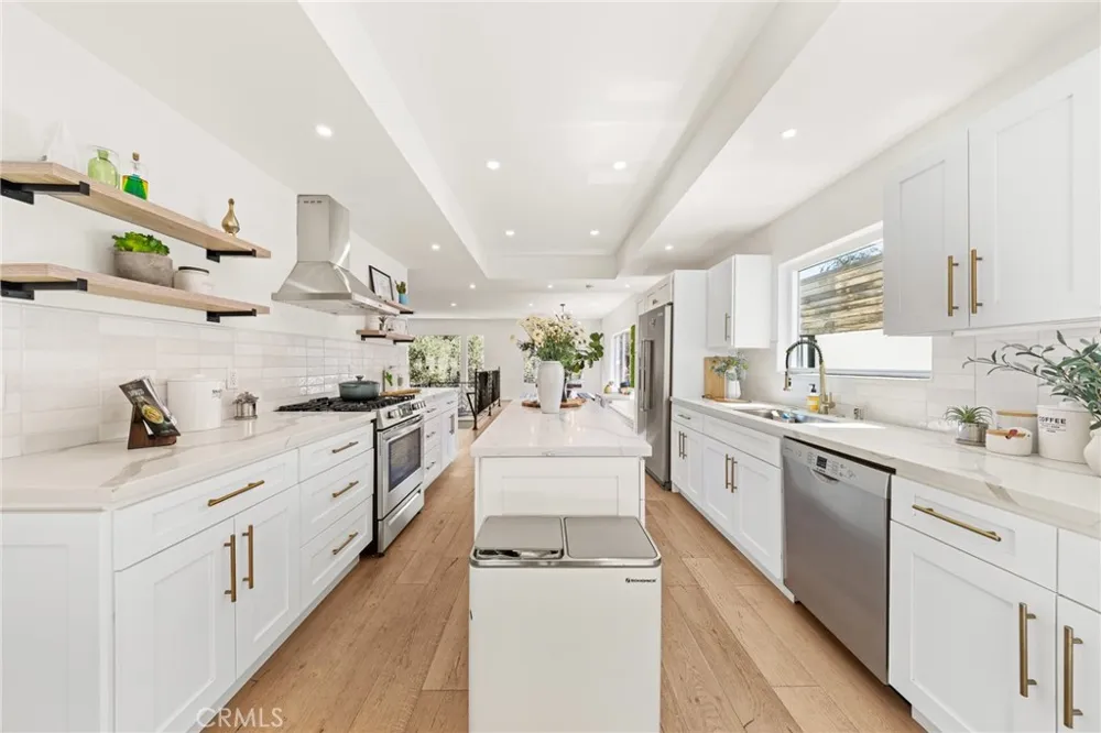 2927 Park Center Los Angeles, CA 90068