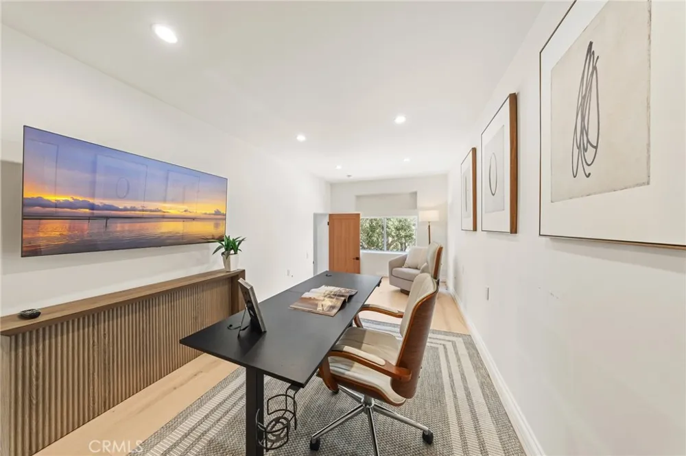 2927 Park Center Los Angeles, CA 90068