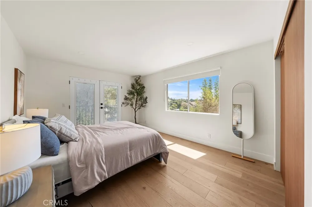 2927 Park Center Los Angeles, CA 90068