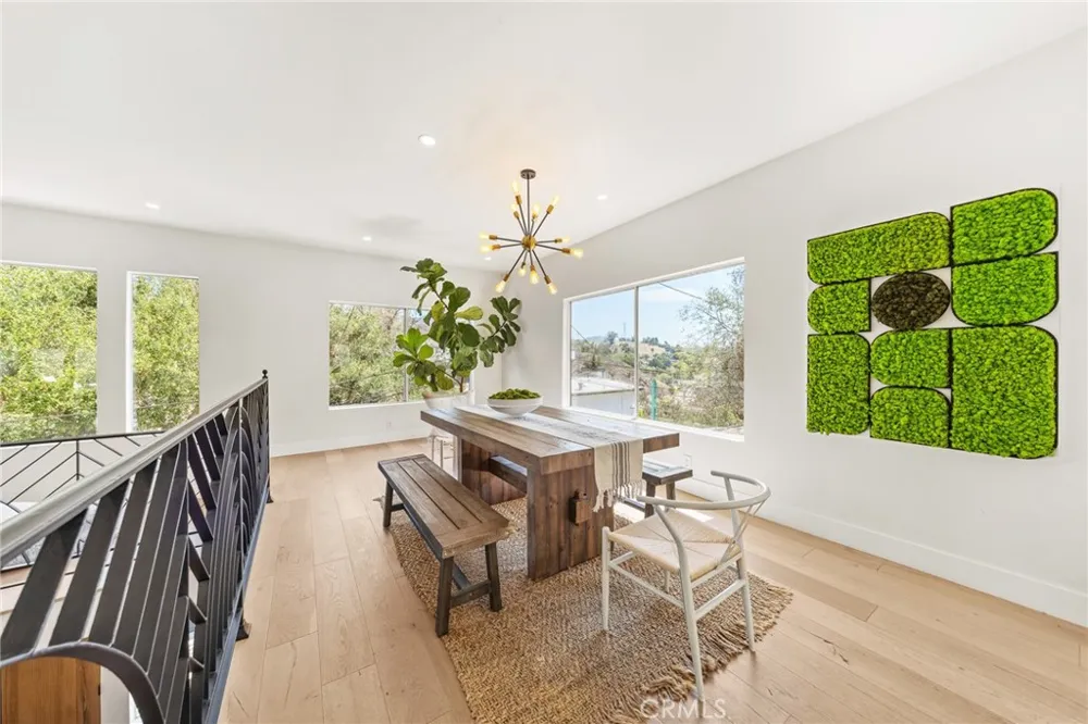 2927 Park Center Los Angeles, CA 90068