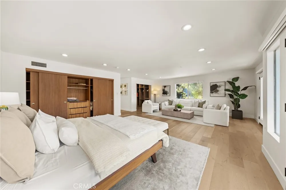 2927 Park Center Los Angeles, CA 90068