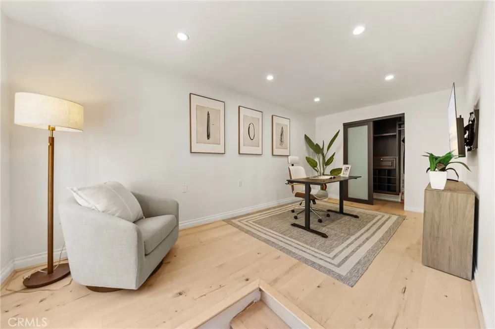 2927 Park Center Los Angeles, CA 90068