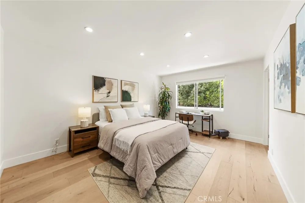 2927 Park Center Los Angeles, CA 90068