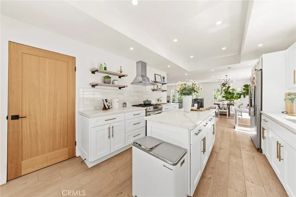 2927 Park Center Los Angeles, CA 90068