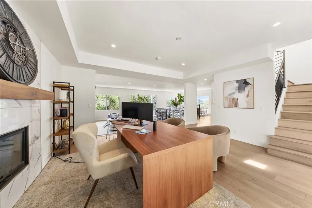 2927 Park Center Los Angeles, CA 90068