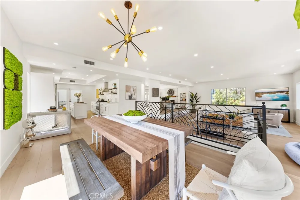 2927 Park Center Los Angeles, CA 90068