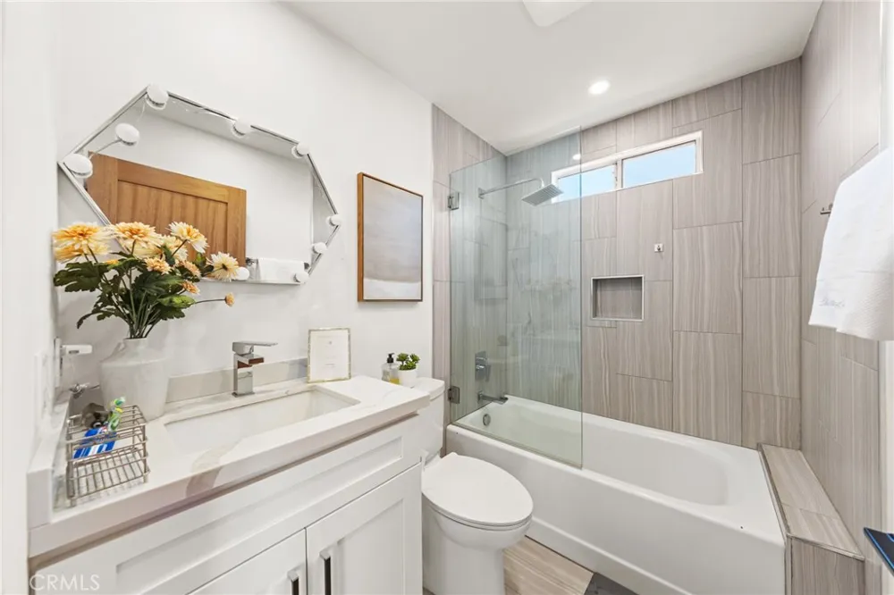 2927 Park Center Los Angeles, CA 90068