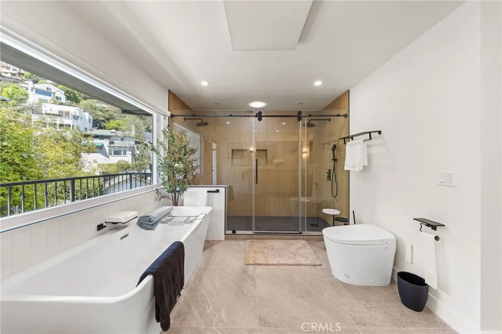2927 Park Center Los Angeles, CA 90068