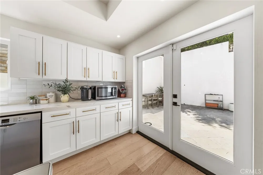 2927 Park Center Los Angeles, CA 90068
