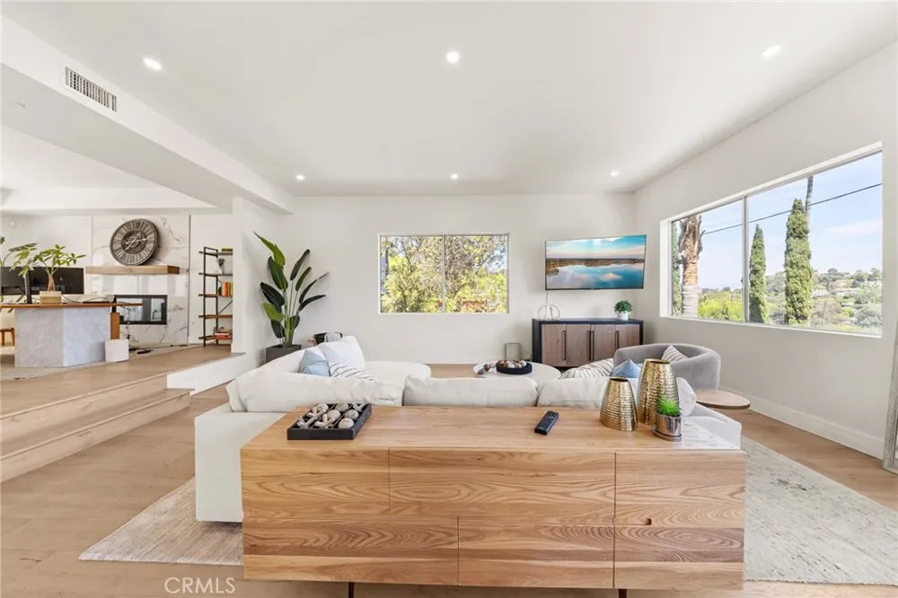 2927 Park Center Los Angeles, CA 90068