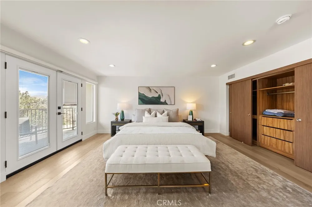 2927 Park Center Los Angeles, CA 90068