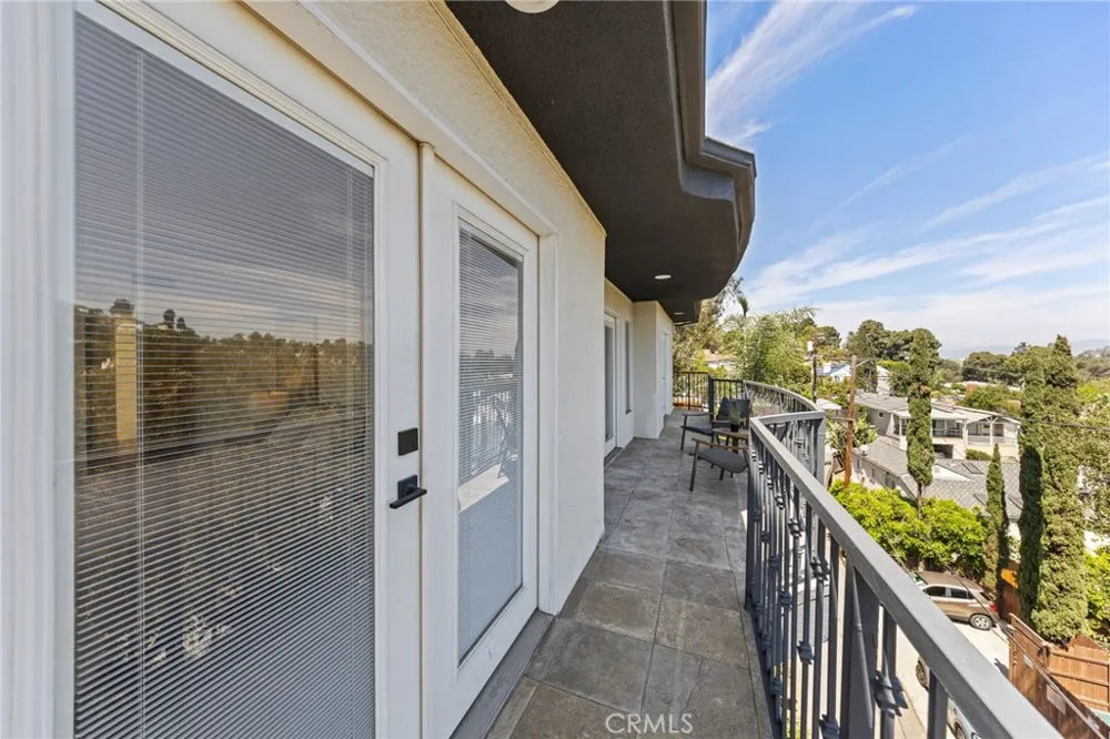 2927 Park Center Los Angeles, CA 90068