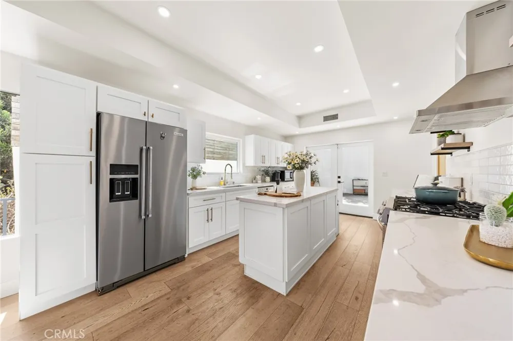 2927 Park Center Los Angeles, CA 90068