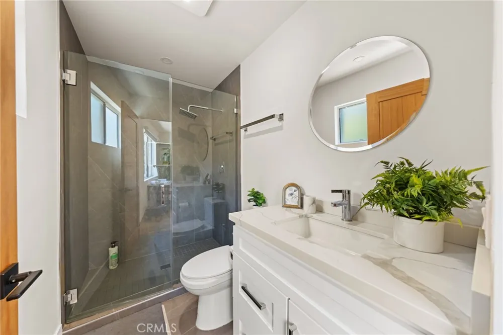 2927 Park Center Los Angeles, CA 90068