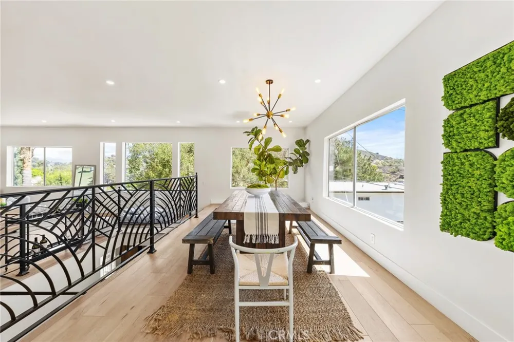 2927 Park Center Los Angeles, CA 90068