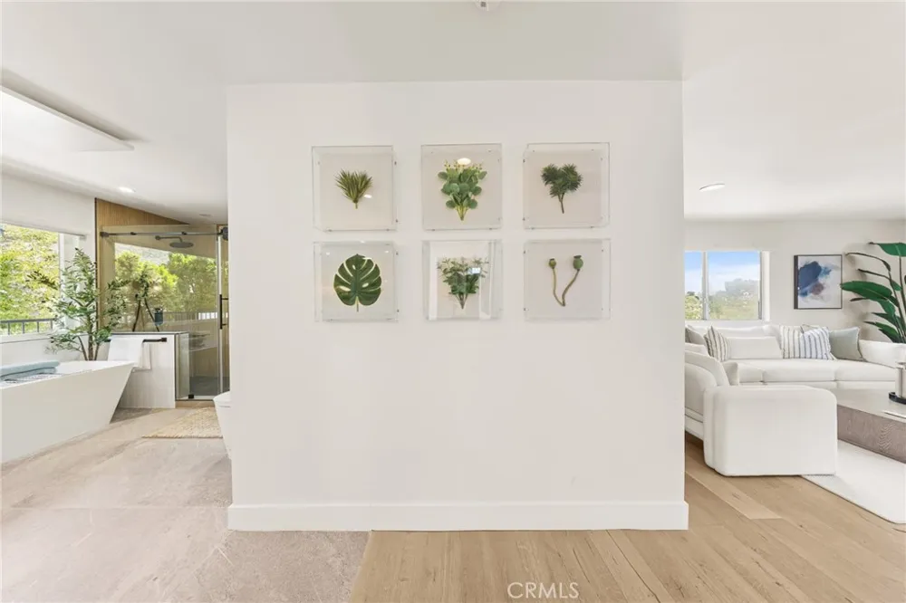 2927 Park Center Los Angeles, CA 90068