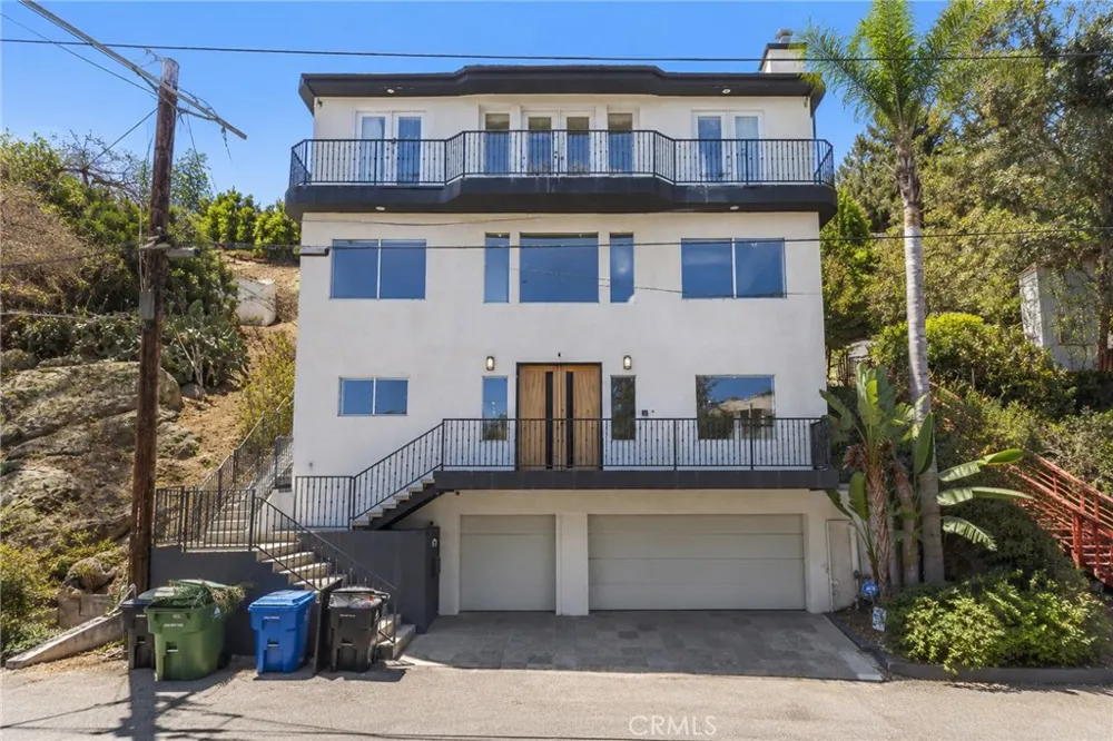 2927 Park Center Los Angeles, CA 90068