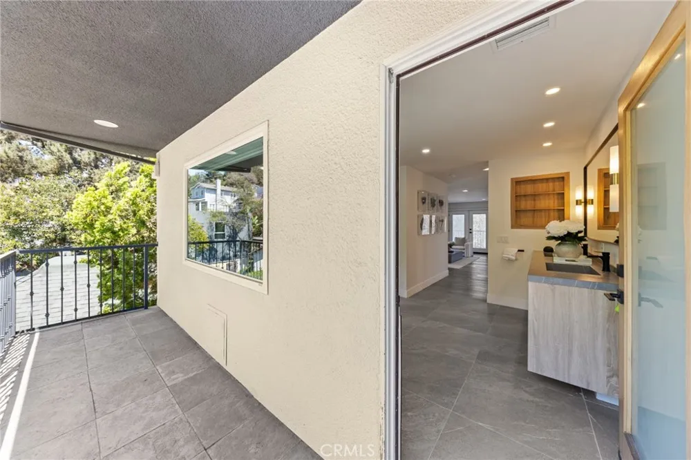 2927 Park Center Los Angeles, CA 90068