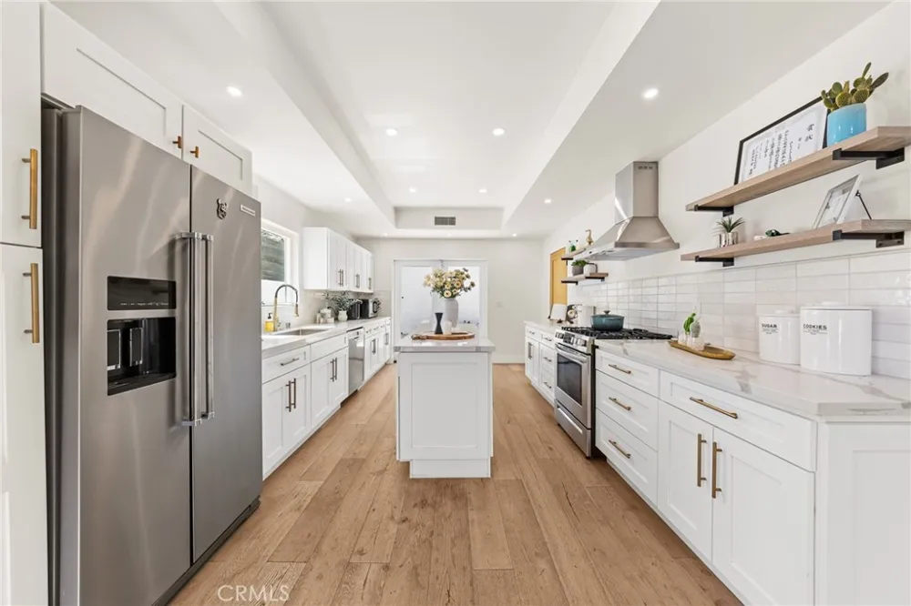 2927 Park Center Los Angeles, CA 90068