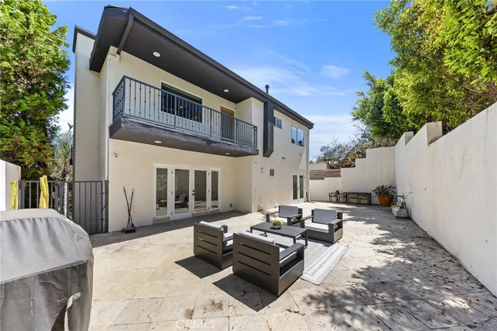 2927 Park Center Los Angeles, CA 90068