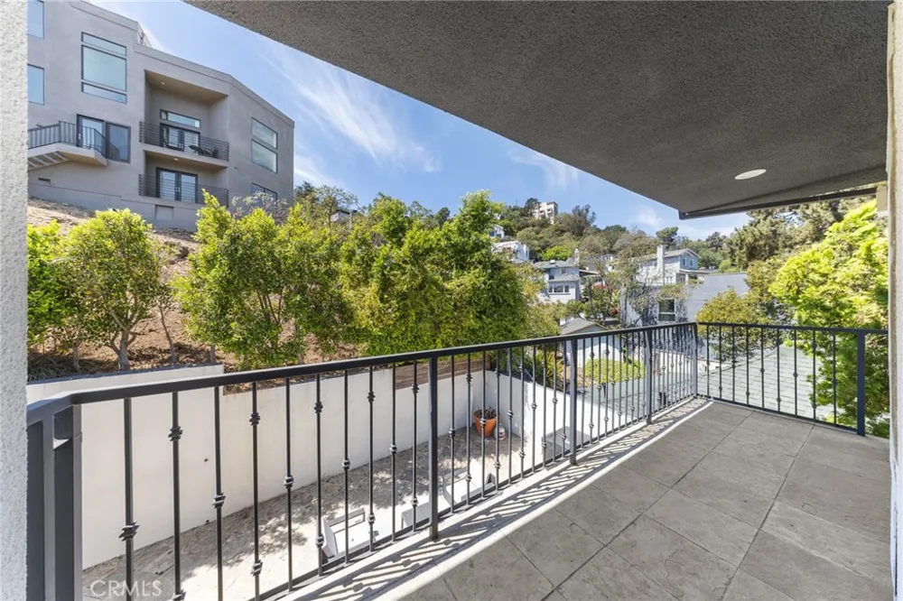 2927 Park Center Los Angeles, CA 90068