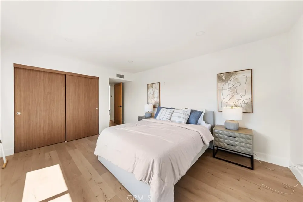 2927 Park Center Los Angeles, CA 90068
