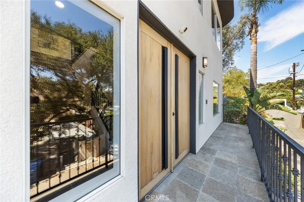 2927 Park Center Los Angeles, CA 90068