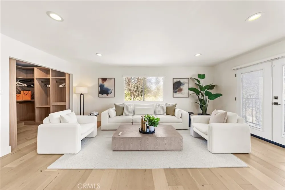 2927 Park Center Los Angeles, CA 90068