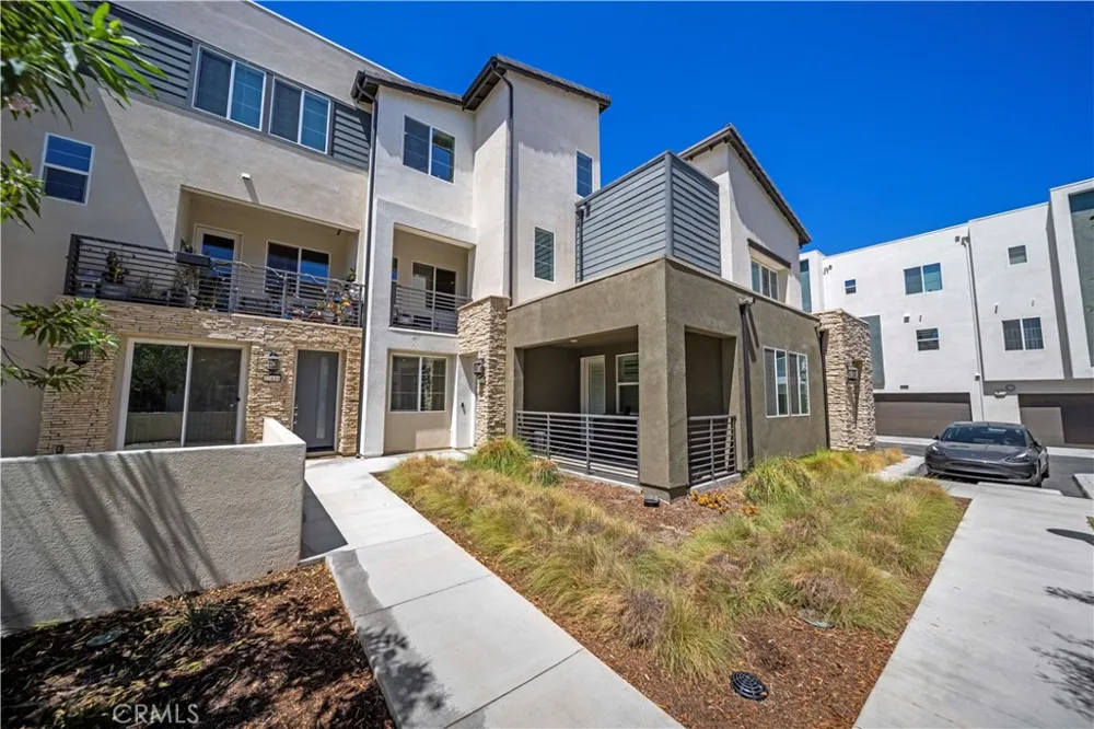 27420 Horizon View Valencia, CA 91381