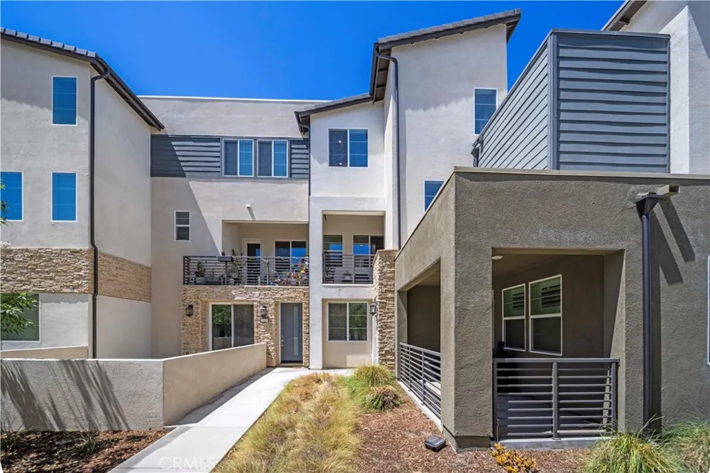 27420 Horizon View Valencia, CA 91381