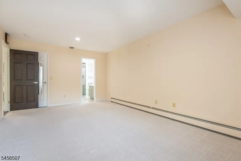 19 Schindler Dr Rockaway, NJ 07866