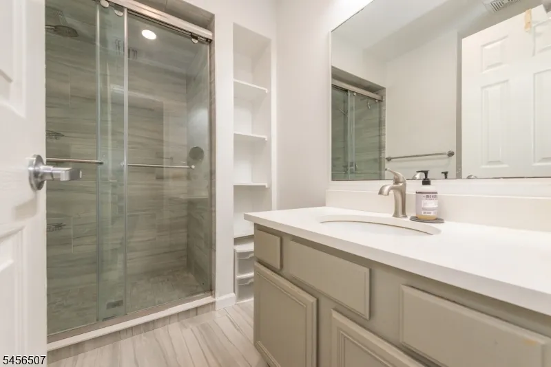 19 Schindler Dr Rockaway, NJ 07866