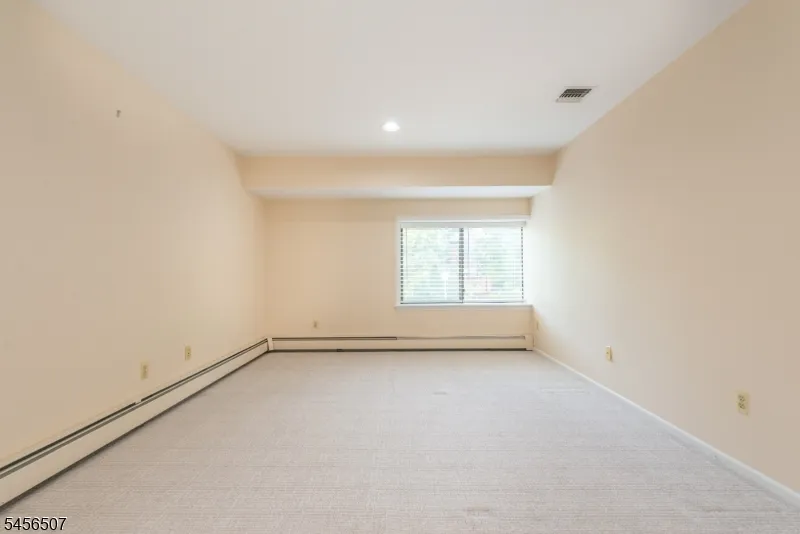 19 Schindler Dr Rockaway, NJ 07866