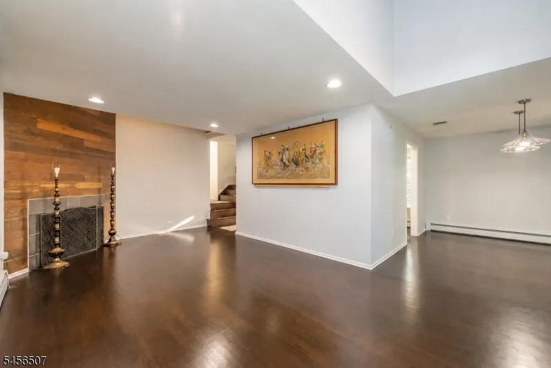19 Schindler Dr Rockaway, NJ 07866