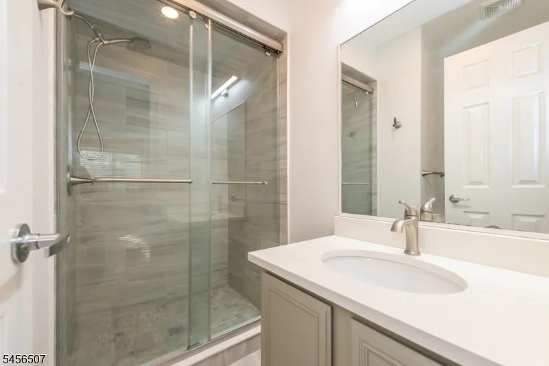 19 Schindler Dr Rockaway, NJ 07866