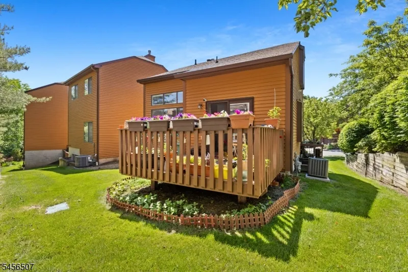 19 Schindler Dr Rockaway, NJ 07866