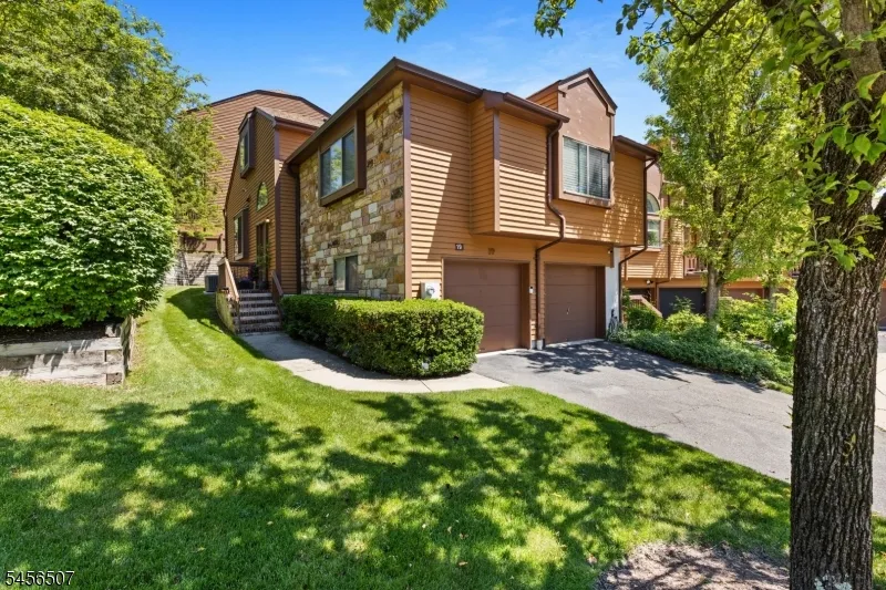 19 Schindler Dr Rockaway, NJ 07866