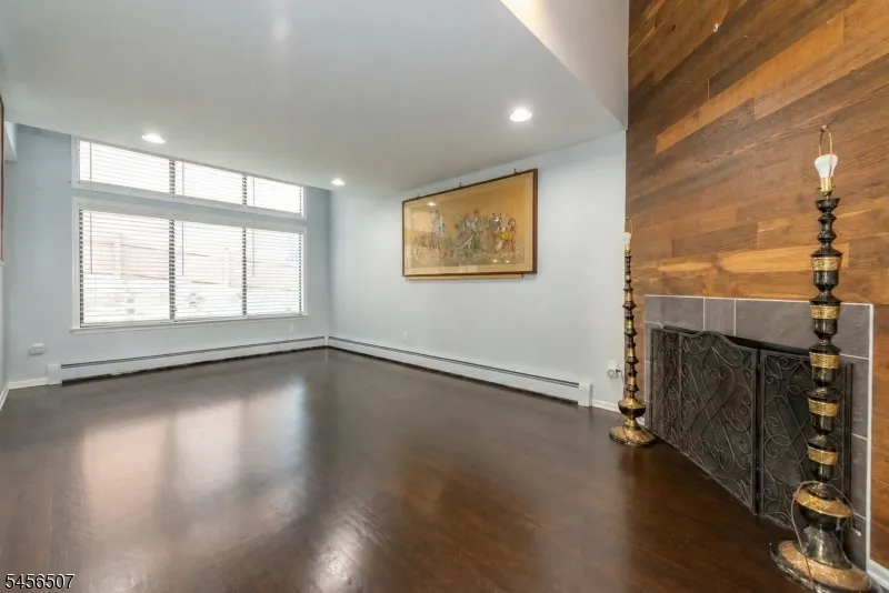 19 Schindler Dr Rockaway, NJ 07866