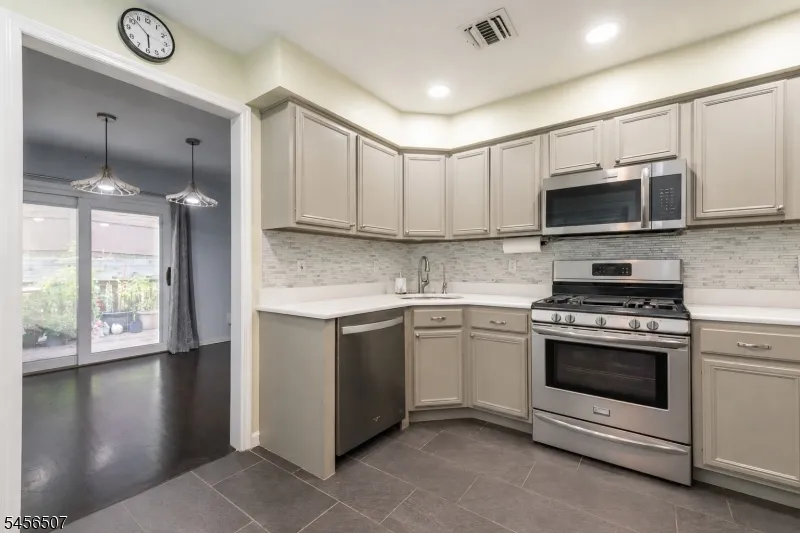 19 Schindler Dr Rockaway, NJ 07866