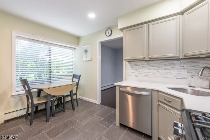 19 Schindler Dr Rockaway, NJ 07866