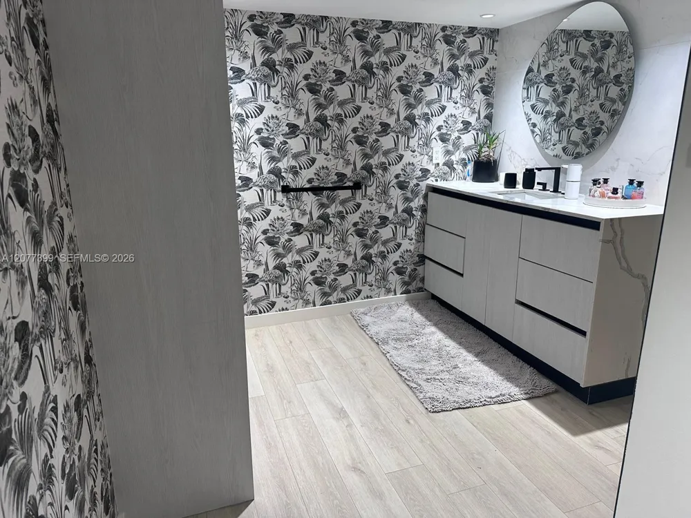 210 Sea View Dr #608 Key Biscayne, FL 33149