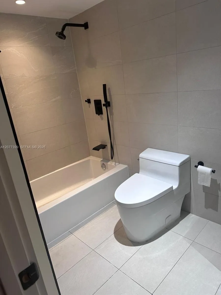 210 Sea View Dr #608 Key Biscayne, FL 33149