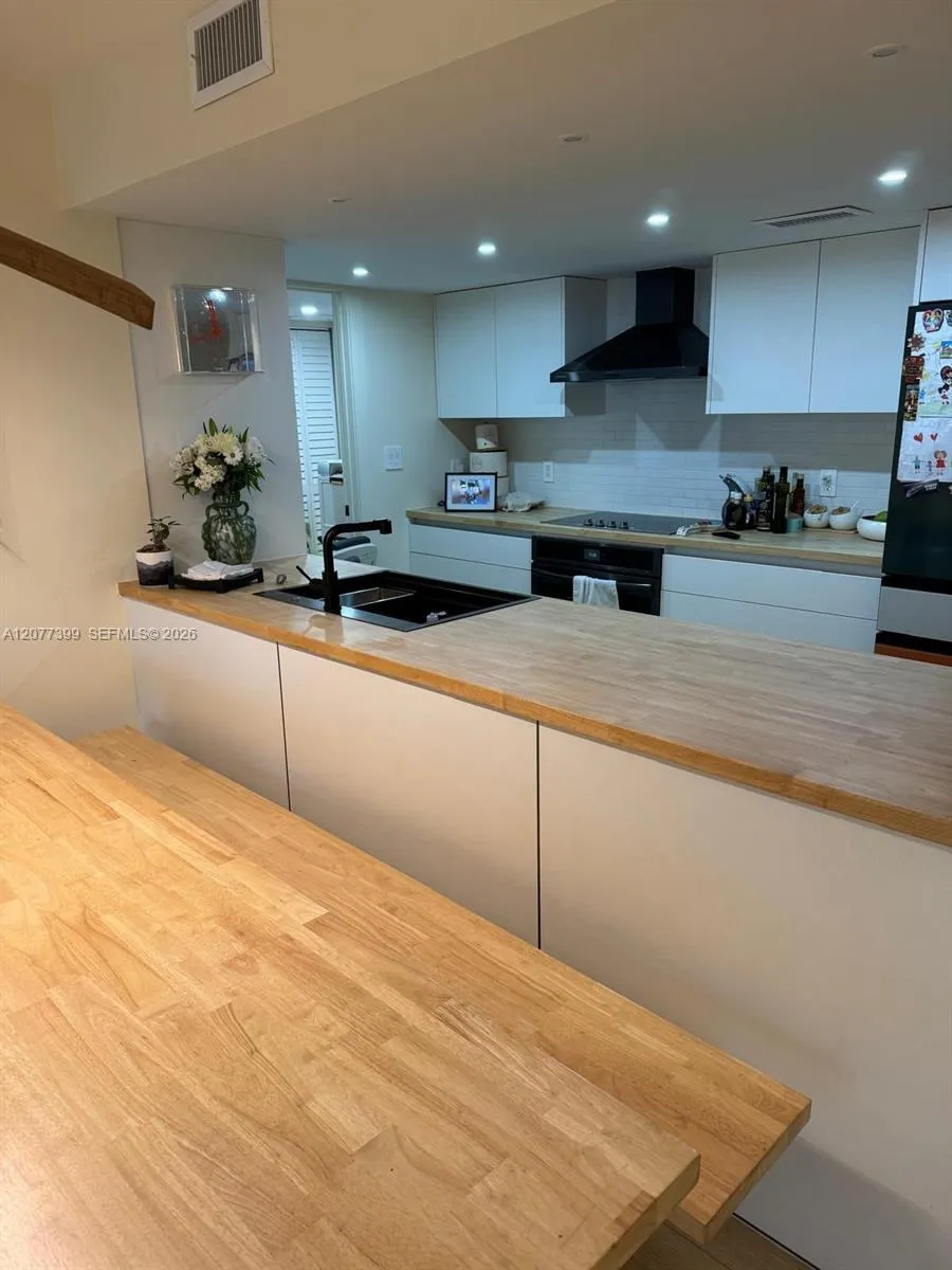 210 Sea View Dr #608 Key Biscayne, FL 33149