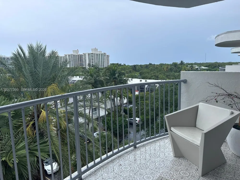 210 Sea View Dr #608 Key Biscayne, FL 33149