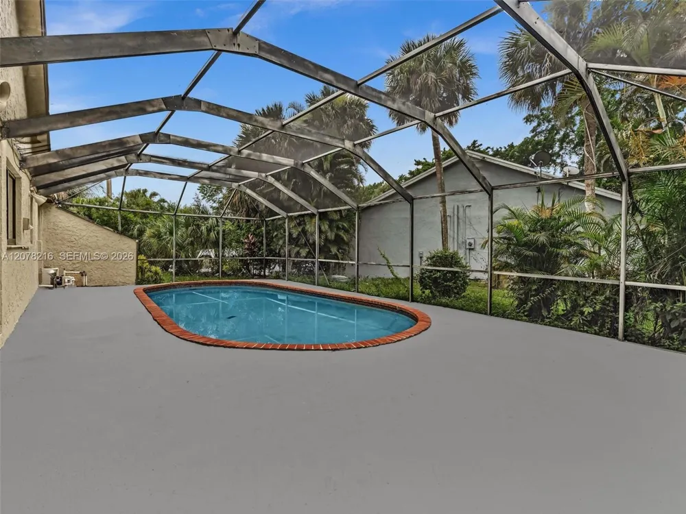8813 Paradise Ct Tamarac, FL 33321